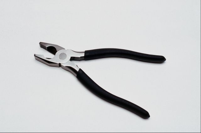 pliers.jpg